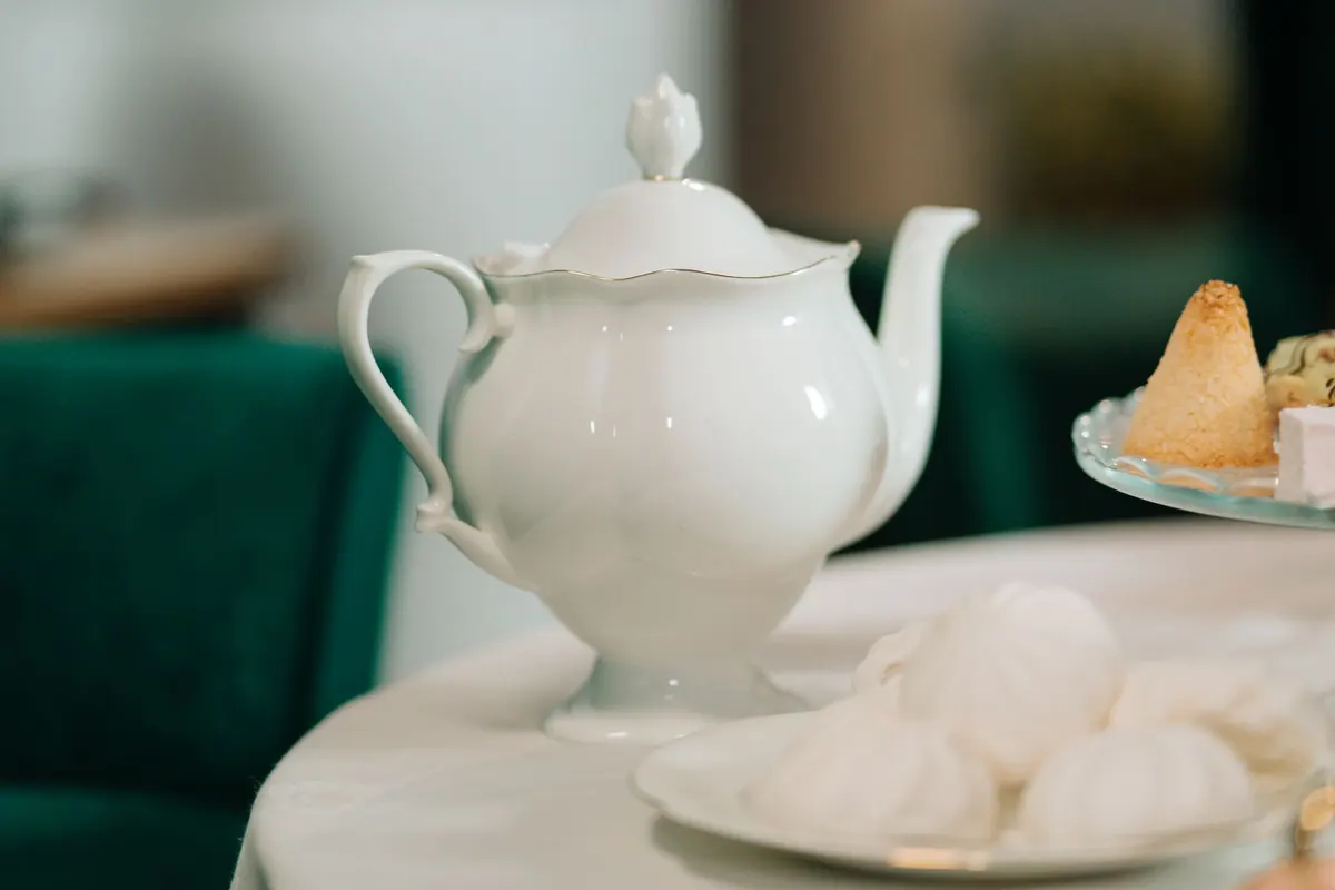 How to Host Afternoon Tea for Beginners: A Simple Timeline from Brewing to Serving